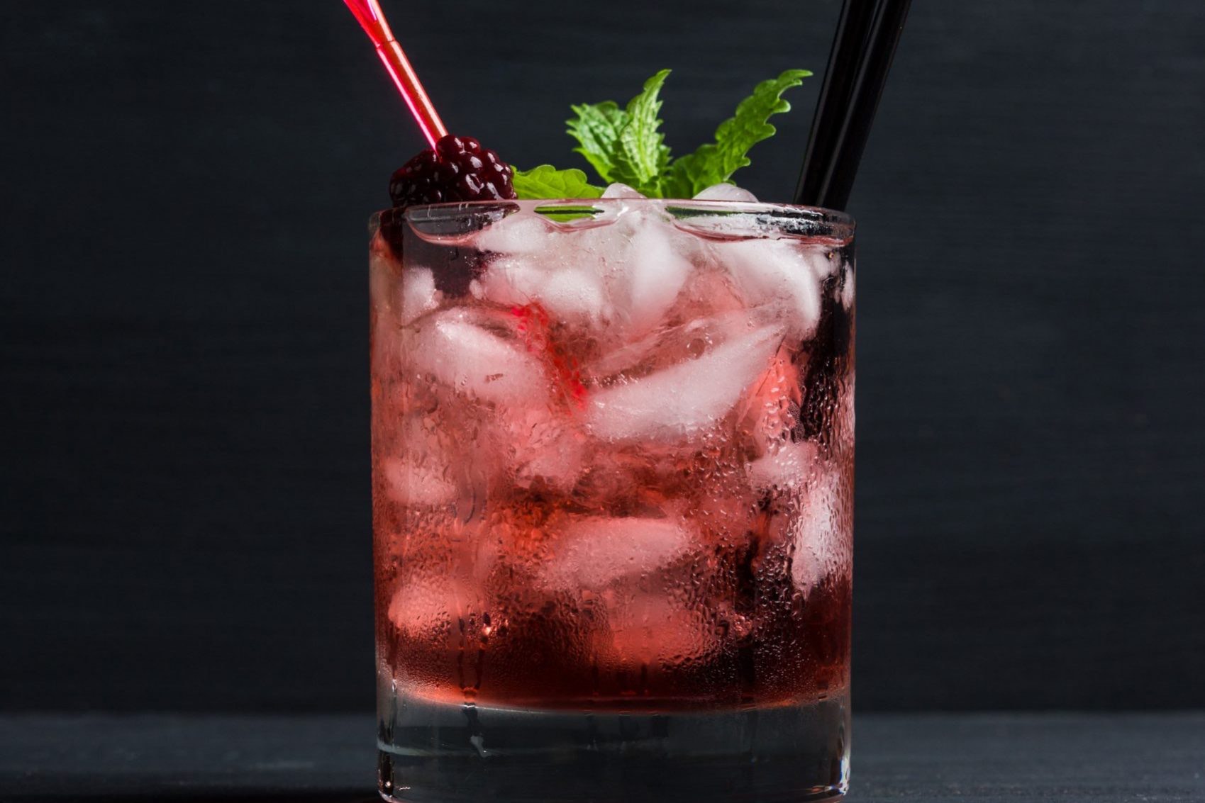shutterstock_357694766 Valentine's Day Cocktails 2021