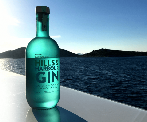 HH – In the sun Hills & Harbour Gin